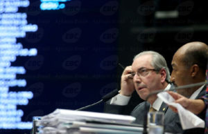 Ministro do STF determina afastamento de Cunha do mandato de deputado