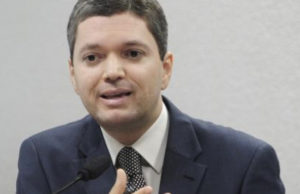 Ministro da Transparência pede demissão