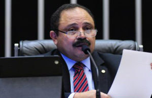 Decisão do presidente interino da Câmara de anular impeachment chega ao Senado