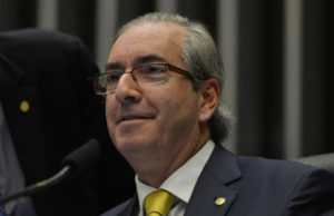 Relator de consulta na CCJ dá parecer que pode salvar Cunha da cassação