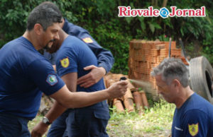 Spray e arma de choque são o foco