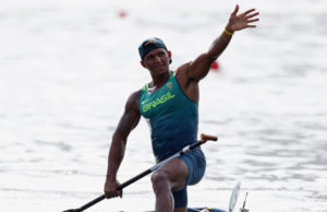 Mais uma medalha na canoagem. Vôlei classificado. Brasil x Alemanha no futebol