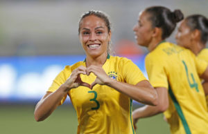 No futebol feminino, Brasil vence na estreia
