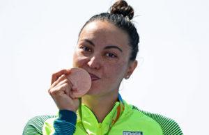 Poliana ganha bronze na maratona aquática