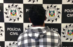 Homem é preso por agredir o filho de cinco anos com furadeira