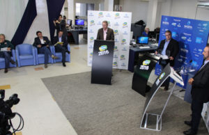 Candidatos se confrontam em debate