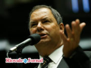 Após dois dias, relator entrega parecer favorável à PEC da Previdência
