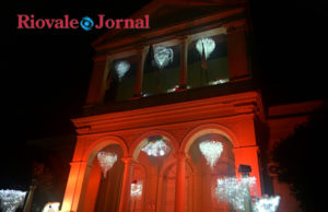 Palacinho da Prefeitura veste-se de vermelho