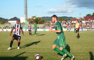 Periquito goleia Galo nos Eucaliptos