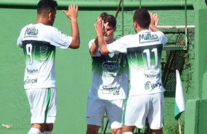 Avenida consegue empate com um jogador a menos