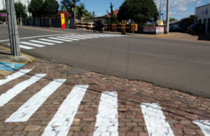 Faixas de Pedestres são pintadas no bairro Independência