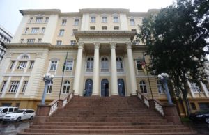 IPVA para veículos com final '2' vence nesta quarta-feira