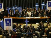 Câmara rejeita destaques e reforma trabalhista segue para o Senado