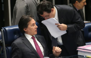 Presidente do Senado é internado após desmaio