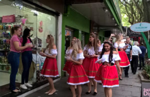Candidatas divulgam escolha das soberanas