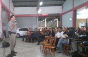 Comando Rodoviário palestra sobre movimento Maio Amarelo