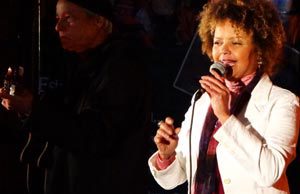 Confraria Nativista: Cantora Loma realiza homenagem às mulheres