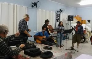 Novo Cabrais: Músicos gravam programa de rádio
