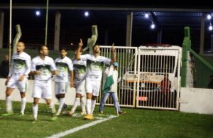 Avenida começa disputa para chegar às semifinais