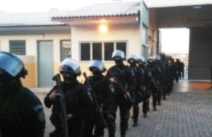 Agentes da Susepe executam operação na Penitenciária de Venâncio Aires