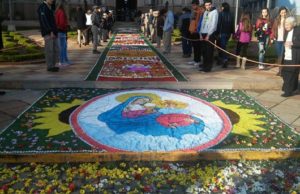 Corpus Christi: Fiéis celebram o corpo de Cristo