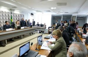 Comissão do Senado rejeita relatório da reforma trabalhista