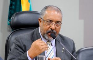 Paim apresenta projeto que revoga Lei da Reforma Trabalhista