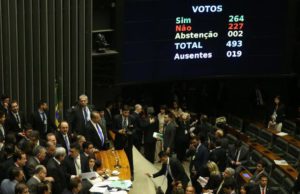 Congresso livra Temer de investigação