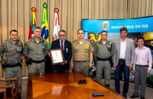 Telmo Kirst recebe honraria pelos serviços prestados
