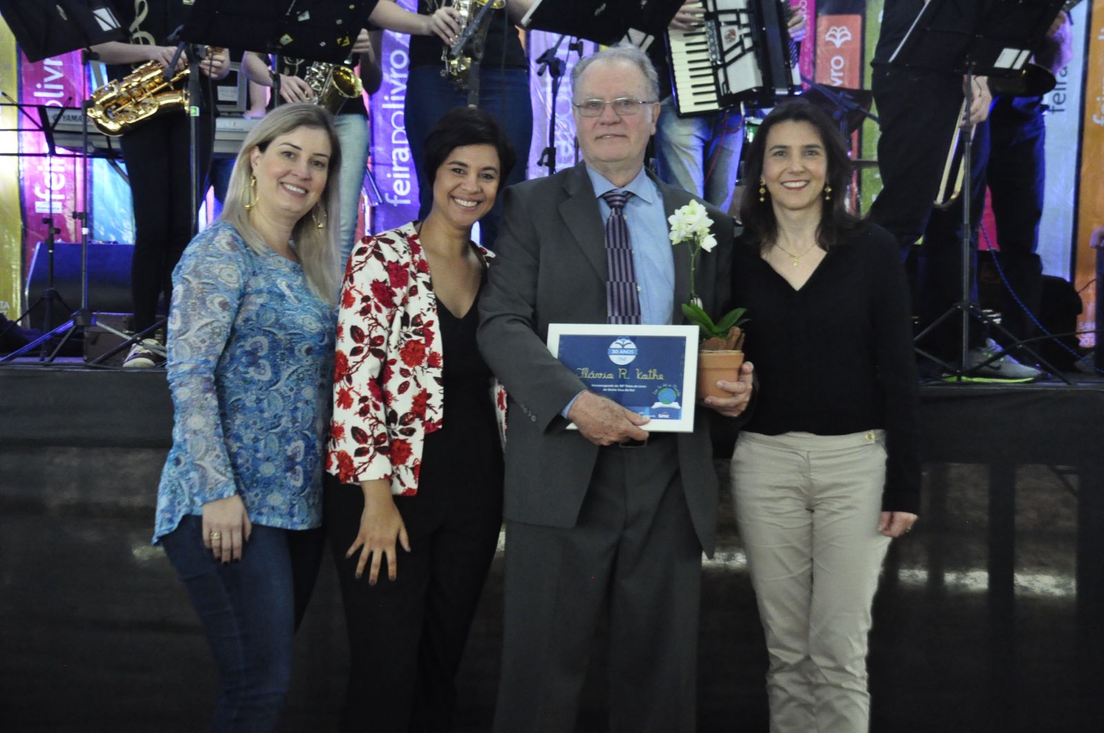Feira do Livro está oficialmente aberta