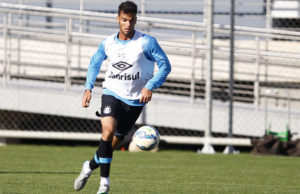 Grêmio tenta encurtar distância para o Corinthians