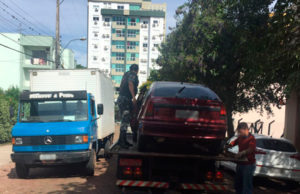 Carro furtado é recuperado pela polícia