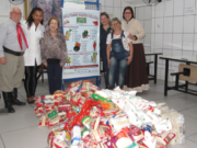 MTG doa alimentos para Sociedade Espírita em Porto Alegre