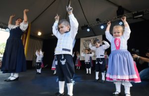 Projeto Arte em Movimento promove cultura alemã durante a 33ª Oktoberfest