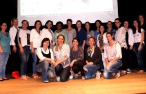 Pais e professores do Colégio Marista São Luís participam de palestra sobre câncer de mama