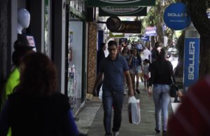 Antes do Natal: lojas ficarão abertas até às 22 horas
