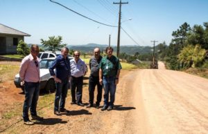 Secretaria de Obras retoma melhorias em estradas de Linha Brasil