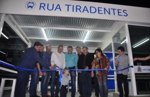 Prefeitura inaugura "super parada"