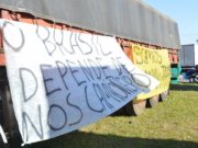 Greve dos caminhoneiros segue no 8º dia