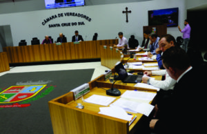 Vereadores aprovam divulgação de lista de ruas em espera para pavimentação por parceria