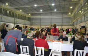 Feijoada e campanha de inverno beneficiam a Apae