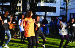 Domingo foi dia de Riovale na Praça