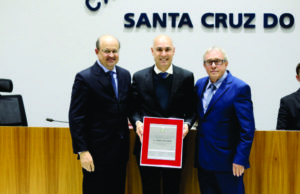 Empresário Tironi Paz Ortiz recebe o título de Cidadão Santa-cruzense
