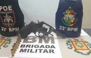 Brigada Militar prende detento com tornozeleira portando arma de fogo