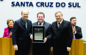 Roberto Gross recebe o título de Cidadão Santa-cruzense