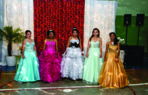 Melhores alunas ganham festa de debutantes