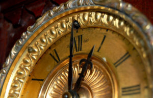 Hora de adiantar os relógios