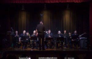 Santa Brass Band faz show no domingo