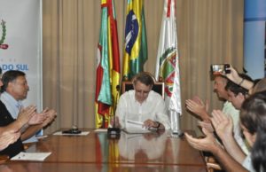 Prefeitura adquire maquinário para produção de pisos