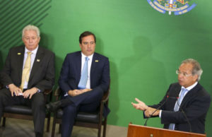 Guedes: "Caixa foi vítima de saques e assaltos de recursos públicos"